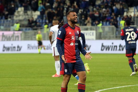 CAGLIARI, ITALY - DECEMBER 06: Joao Pedro of Cagliari celebrates his goal 1-1 during the Serie A match between Cagliari Calcio and Torino FC at Sardegna Arena on December 06, 2021 in Cagliari, Italy. (Photo by Enrico Locci/Getty Images) CAGLIARI, ITALY - DECEMBER 06: Joao Pedro of Cagliari celebrates his goal 1-1 during the Serie A match between Cagliari Calcio and Torino FC at Sardegna Arena on December 06, 2021 in Cagliari, Italy. (Photo by Enrico Locci/Getty Images)