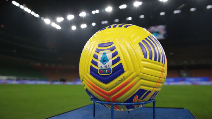 MILAN, ITALY - NOVEMBER 08:  Official Lega Serie A match ball Nike Flight Hi-Vis is seen during the Serie A match between AC Milan and Hellas Verona FC at Stadio Giuseppe Meazza on November 8, 2020 in Milan, Italy.  (Photo by Emilio Andreoli/Getty Images) 
