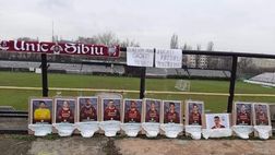 Questi sono i vostri…pannolini: così la contestazione dei tifosi del Rapid Bucarest ai giocatori
