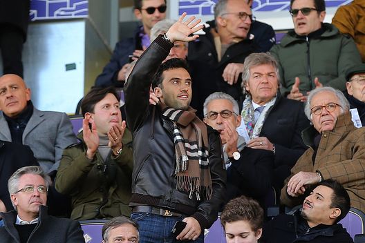 FLORENCE, ITALY - DECEMBER 17: Giuseppe Rossi of Genoa CFC greets his former ACF Fiorentina supporters during the Serie A match betweenACF Fiorentina and Genoa CFC at Stadio Artemio Franchi on December 17, 2017 in Florence, Italy. (Photo by Gabriele Maltinti/Getty Images) FLORENCE, ITALY - DECEMBER 17: Giuseppe Rossi of Genoa CFC greets his former ACF Fiorentina supporters during the Serie A match betweenACF Fiorentina and Genoa CFC at Stadio Artemio Franchi on December 17, 2017 in Florence, Italy. (Photo by Gabriele Maltinti/Getty Images)