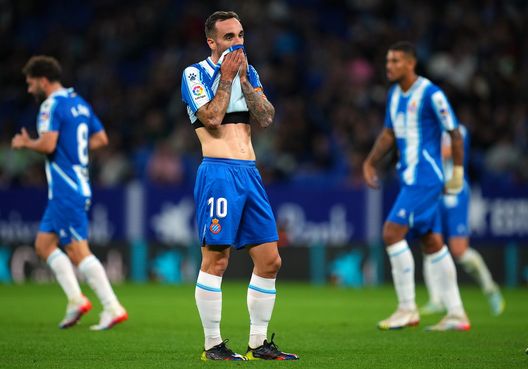 BARCELONA, SPAIN - NOVEMBER 09: Sergi Darder of RCD Espanyol reacts during the LaLiga Santander match between RCD Espanyol and Villarreal CF at RCDE Stadium on November 09, 2022 in Barcelona, Spain. (Photo by Alex Caparros/Getty Images) Alla scoperta dell’Espanyol: il prossimo avversario del Toro in Liga fatica- immagine 2