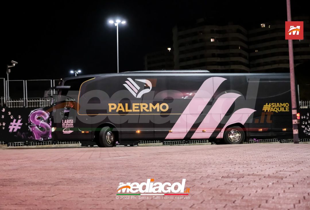 FOTO Palermo, i rosanero ritornano a Palermo dopo il ritiro a Manchester (Gallery) - immagine 3