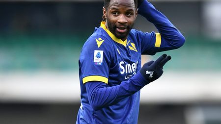 VERONA, ITALY - JANUARY 21: Adrien Tameze of Hellas Verona reacts during the Serie A match between Hellas Verona and US Lecce at Stadio Marcantonio Bentegodi on January 21, 2023 in Verona, Italy. (Photo by Alessandro Sabattini/Getty Images) Adrien Tameze