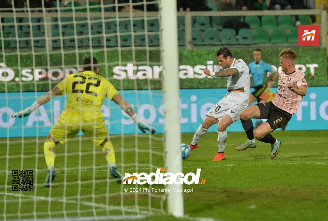 FOTO Palermo-Venezia 0-3, 30ª giornata Serie B 2023-2024 (GALLERY) - immagine 24