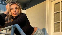 Elisabetta, che spettacolo! La Canalis sempre in super forma: le sue curve stupiscono il web
