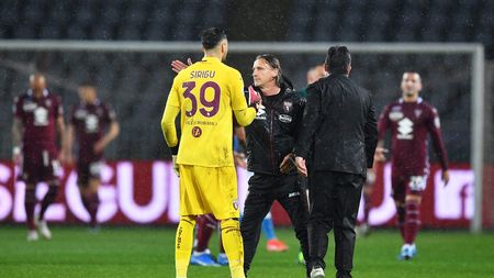 TURIN, ITALY - APRIL 26: Salvatore Sirigu of Torino F.C. interacts with Davide Nicola, Head Coach of Torino F.C.   during the Serie A match between Torino FC and SSC Napoli at Stadio Olimpico di Torino on April 26, 2021 in Turin, Italy. Sporting stadiums around Italy remain under strict restrictions due to the Coronavirus Pandemic as Government social distancing laws prohibit fans inside venues resulting in games being played behind closed doors. (Photo by Valerio Pennicino/Getty Images)