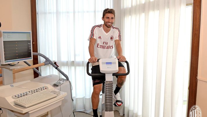 Fabio Borini durante le visite mediche con il Milan (credits: acmilan.com) Fabio Borini Milan