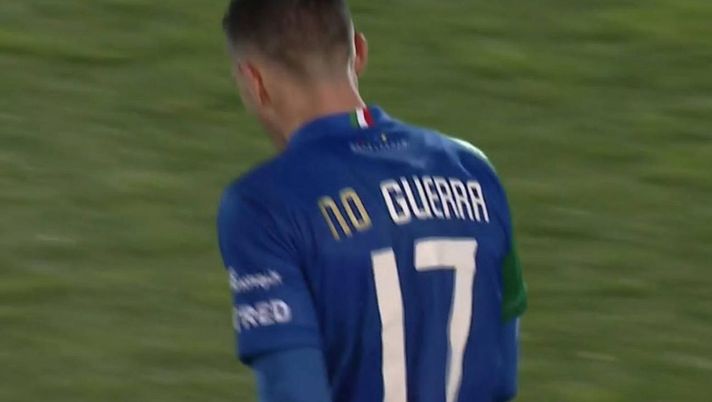 Conflitto in Ucraina, doppietta e ‘No Guerra’, maglia pacifista all’asta - immagine 1