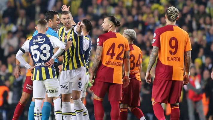 Fenerbahce-Galatasaray, rissa e scintille tra Dzeko e Icardi. Edin: “Imbarazzante” - immagine 1