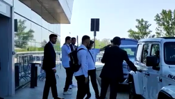VIDEO Calciomercato Juventus, Kostic è atterrato a Torino. Le immagini