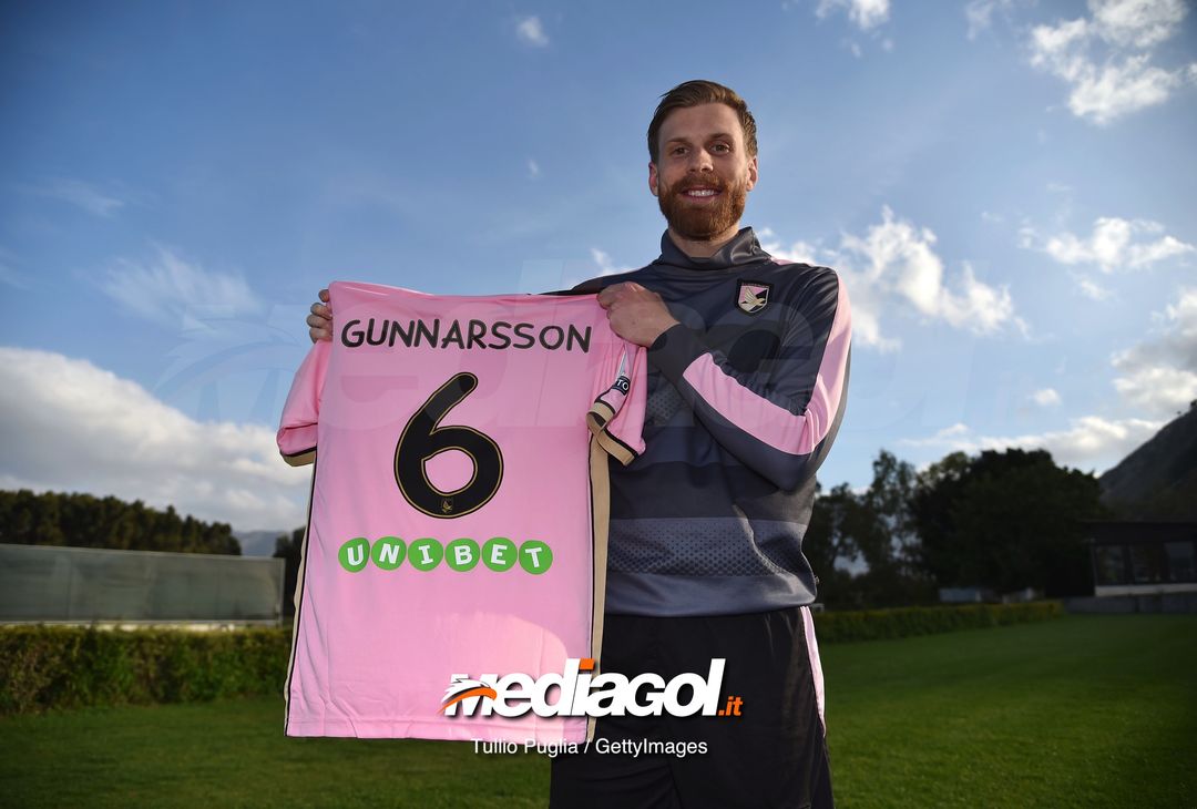  PALERMO, ITALY - MARCH 01: Niklas Gunnarsson poses during his presentation as new player of US Citta' di Palermo at Tenente Carmelo Onorato Sports Center on March 01, 2019 in Palermo, Italy. (Photo by Tullio M. Puglia/Getty Images) 