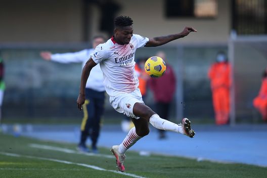 Rafael Leao in azione con la maglia del Milan Rafael Leao in azione con la maglia del Milan