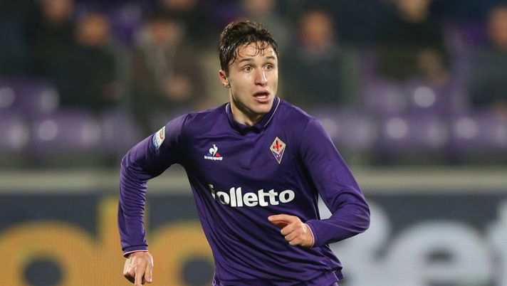 FLORENCE, ITALY - FEBRUARY 27: Federico Chiesa of ACF Fiorentina in action during the Serie A match between ACF Fiorentina and FC Torino at Stadio Artemio Franchi on February 27, 2017 in Florence, Italy. (Photo by Gabriele Maltinti/Getty Images) Sorpresa Inter, La Gazzetta: “Sondaggi per Federico Chiesa” - immagine 1