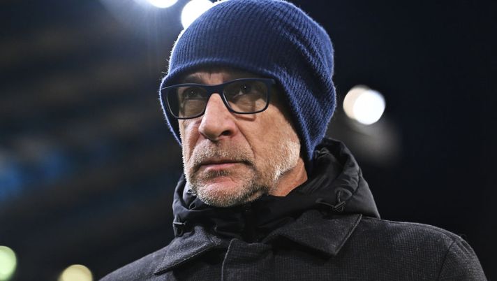 BOLOGNA, ITALY - JANUARY 23: Davide Ballardini, Head Coach of US Cremonese, looks on prior to the Serie A match between Bologna FC and US Cremonese at Stadio Renato Dall'Ara on January 23, 2023 in Bologna, Italy. (Photo by Alessandro Sabattini/Getty Images) Cremonese, Ballardini: “Incontriamo una squadra riposata, nel pieno delle forze” - immagine 1