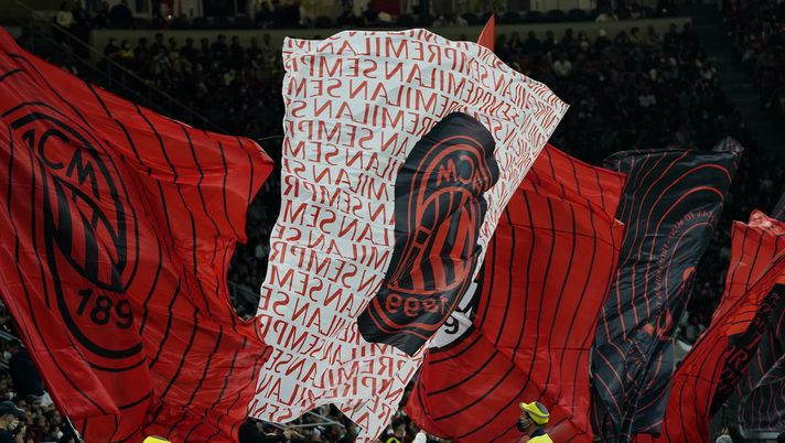 Tifosi del Milan a 'San Siro' durante la partita contro il Genoa | AC Milan News (Getty Images) AC Milan tifosi San Siro Milan-Genoa Serie A 2021-2022