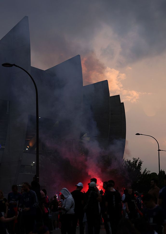 Vittoria PSG, notte di disordini e follia a Parigi: 216 arresti, morti due giovani- immagine 2