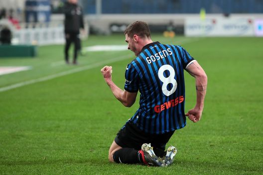 BERGAMO, ITALY - FEBRUARY 06: Robin Gosens of Atalanta B.C. celebrates after scoring their side's second goal during the Serie A match between Atalanta BC and Torino FC at Gewiss Stadium on February 06, 2021 in Bergamo, Italy. Sporting stadiums around Italy remain under strict restrictions due to the Coronavirus Pandemic as Government social distancing laws prohibit fans inside venues resulting in games being played behind closed doors. (Photo by Emilio Andreoli/Getty Images) BERGAMO, ITALY - FEBRUARY 06: Robin Gosens of Atalanta B.C. celebrates after scoring their side's second goal during the Serie A match between Atalanta BC and Torino FC at Gewiss Stadium on February 06, 2021 in Bergamo, Italy. Sporting stadiums around Italy remain under strict restrictions due to the Coronavirus Pandemic as Government social distancing laws prohibit fans inside venues resulting in games being played behind closed doors. (Photo by Emilio Andreoli/Getty Images)
