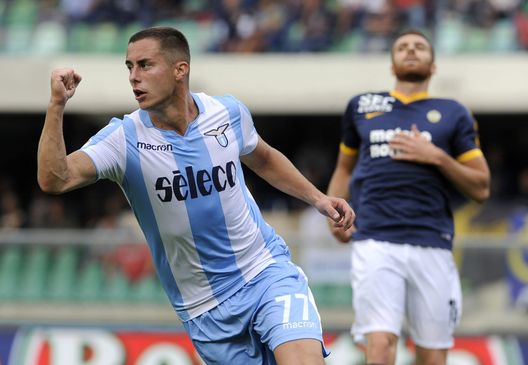 L'esultanza di Marusic dopo il gol al Verona L'esultanza di Marusic dopo il gol al Verona