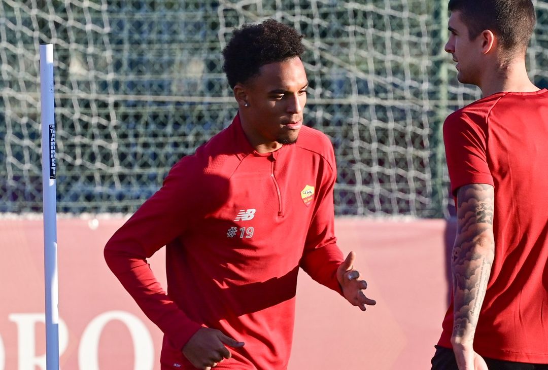 Mourinho respira: a Trigoria Pellegrini e Kumbulla in gruppo – FOTO GALLERY - immagine 41