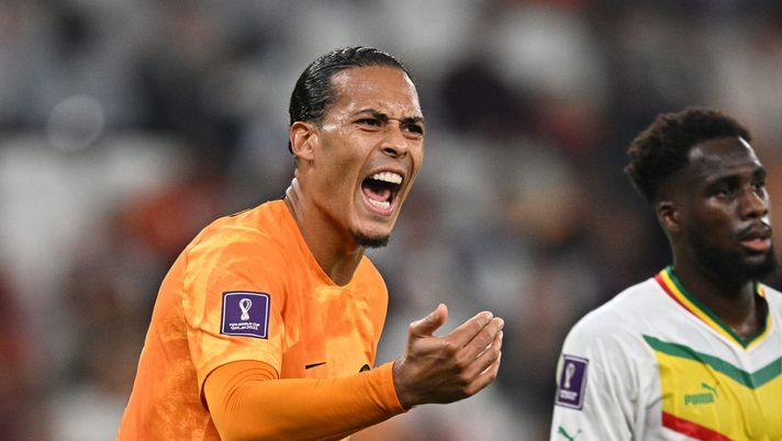 DOHA, QATAR - NOVEMBER 21: Virgil Van Dijk of Netherlands reacts during the FIFA World Cup Qatar 2022 Group A match between Senegal and Netherlands at Al Thumama Stadium on November 21, 2022 in Doha, Qatar. (Photo by Stuart Franklin/Getty Images)  Senegal-Olanda 0-2: Gakpo e Klaassen mettono ko Cissé nel finale. Ok van Gaal - immagine 1