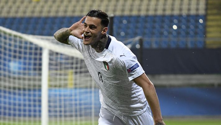 CELJE, SLOVENIA - MARCH 24: Gianluca Scamacca of Italy celebrates scoring his team's first goal during the 2021 UEFA European Under-21 Championship Group B match between Czech Republic and Italy at Stadion Celje on March 24, 2021 in Celje, Slovenia. Sporting stadiums around Slovenia remain under strict restrictions due to the Coronavirus Pandemic as Government social distancing laws prohibit fans inside venues resulting in games being played behind closed doors. (Photo by Jurij Kodrun/Getty Images) CELJE, SLOVENIA - MARCH 24: Gianluca Scamacca of Italy celebrates scoring his team's first goal during the 2021 UEFA European Under-21 Championship Group B match between Czech Republic and Italy at Stadion Celje on March 24, 2021 in Celje, Slovenia. Sporting stadiums around Slovenia remain under strict restrictions due to the Coronavirus Pandemic as Government social distancing laws prohibit fans inside venues resulting in games being played behind closed doors. (Photo by Jurij Kodrun/Getty Images)