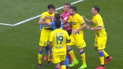 Chievo-Napoli, si scaldano gli animi: rissa in campo |FOTO