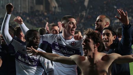 BERGAMO, ITALY - FEBRUARY 10: Nikola Milenkovic of ACF Fiorentina celebrates victory with his teammates at the end of the Coppa Italia match between Atalanta BC and ACF Fiorentina at Gewiss Stadium on February 10, 2022 in Bergamo, Italy. (Photo by Emilio Andreoli/Getty Images)