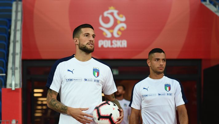 CHORZOW, POLAND - OCTOBER 13:  Cristiano Biraghi (L) and Gianluca Caprari of Italy look on during a Italy training session at Silesian Stadium on October 13, 2018 in Chorzow, Poland.  (Photo by Claudio Villa/Getty Images)  CHORZOW, POLAND - OCTOBER 13:  Cristiano Biraghi (L) and Gianluca Caprari of Italy look on during a Italy training session at Silesian Stadium on October 13, 2018 in Chorzow, Poland.  (Photo by Claudio Villa/Getty Images)