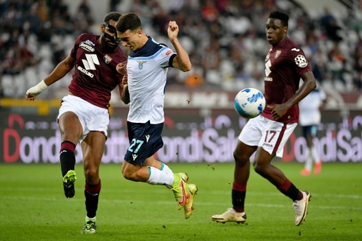 TURIN, ITALY - SEPTEMBER 23: Raul Moro of SS Lazio competes for the ball with Koffi Djidji of Torino FC during the Serie A match between Torino FC v SS Lazio at Stadio Olimpico di Torino on September 23, 2021 in Turin, Italy. (Photo by Marco Rosi - SS Lazio/Getty Images) Lazio-Torino: tra passato e presente, i granata cercano un colpo in trasferta- immagine 3
