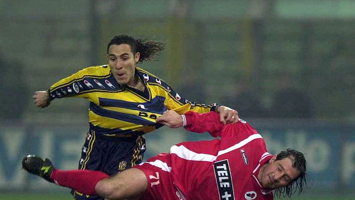 11 Mar 2001: Jorge Bolano of Parma and Paolo Poggi of Bari during a Serie A 22th Round League match between Parma and Bari, played at the Ennio Tardini stadium, Parma. Claudio Villa / GRAZIA NERI DIGITAL CAMERA Mandatory Credit: Grazia Neri/ALLSPORT 11 Mar 2001: Jorge Bolano of Parma and Paolo Poggi of Bari during a Serie A 22th Round League match between Parma and Bari, played at the Ennio Tardini stadium, Parma. Claudio Villa / GRAZIA NERI DIGITAL CAMERA Mandatory Credit: Grazia Neri/ALLSPORT