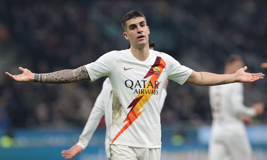 MILAN, ITALY - DECEMBER 06: Gianluca Mancini of AS Roma gestures during the Serie A match between FC Internazionale and AS Roma at Stadio Giuseppe Meazza on December 6, 2019 in Milan, Italy. (Photo by Emilio Andreoli/Getty Images) MILAN, ITALY - DECEMBER 06: Gianluca Mancini of AS Roma gestures during the Serie A match between FC Internazionale and AS Roma at Stadio Giuseppe Meazza on December 6, 2019 in Milan, Italy. (Photo by Emilio Andreoli/Getty Images)
