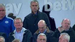 Mourinho perde la testa? Espulso per aver cercato di…