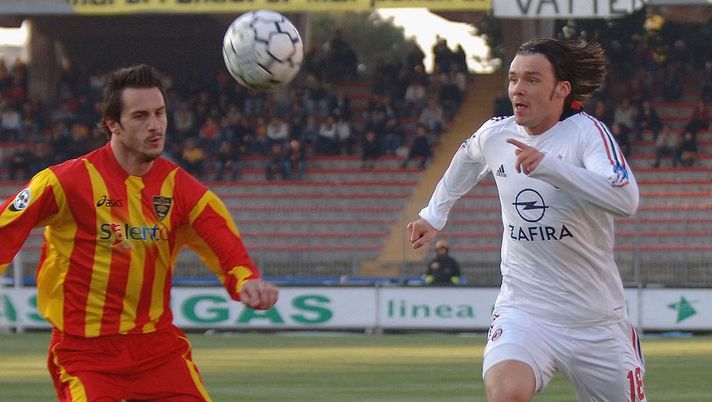 LECCE, ITALY - APRIL 1: Marek Jankulovski (R) of AC Milan competes with Marco Cassetti of Lecce during the Serie A match between Lecce and AC Milan at Via del Mare stadium, April 1, 2006 in Lecce, Italy. (Photo by Newpress/Getty Images) LECCE, ITALY - APRIL 1: Marek Jankulovski (R) of AC Milan competes with Marco Cassetti of Lecce during the Serie A match between Lecce and AC Milan at Via del Mare stadium, April 1, 2006 in Lecce, Italy. (Photo by Newpress/Getty Images)