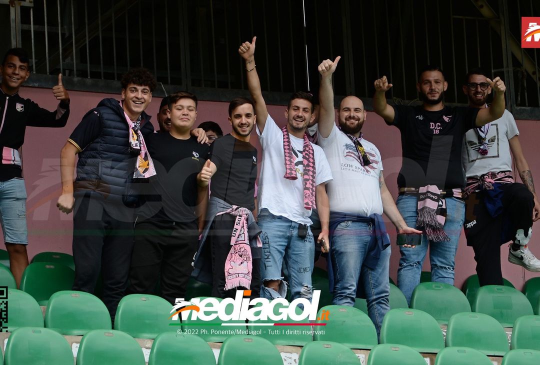 FOTOTIFO Palermo-Pisa 3-3, i tifosi allo Stadio “Renzo Barbera” (Gallery) - immagine 54