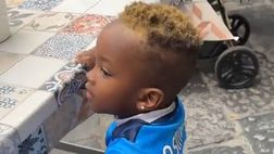 VIDEO Osimhen idolo dei tifosi: un bambino napoletano è la fotocopia del nigeriano
