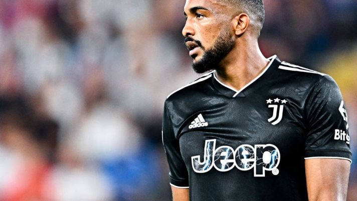 GENOA, ITALY - AUGUST 22: Gleison Bremer of Juventus looks on during the Serie A match between UC Sampdoria and Juventus at Stadio Luigi Ferraris on August 22, 2022 in Genoa, Italy. (Photo by Simone Arveda/Getty Images) Voti fantacalcio: flop Bremer e Rabiot! Danilo più di Pessina, super Carlos Augusto - immagine 1