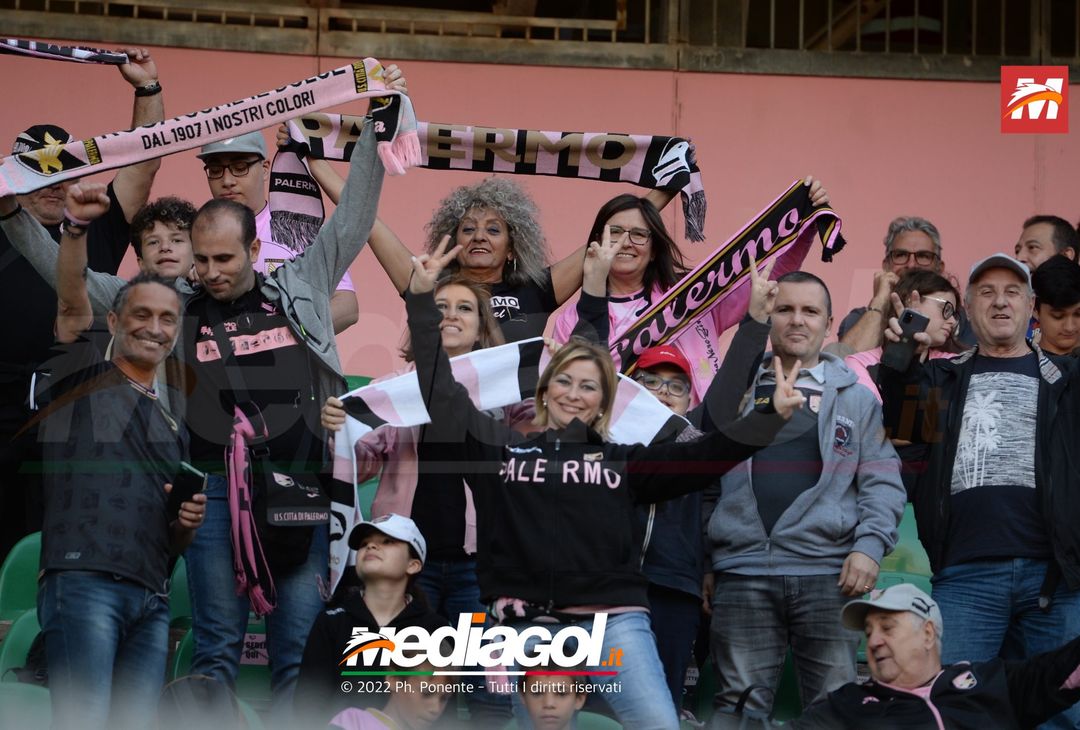 Fototifo, i tifosi allo stadio per Palermo-Virtus Entella 2-2 (gallery) - immagine 11