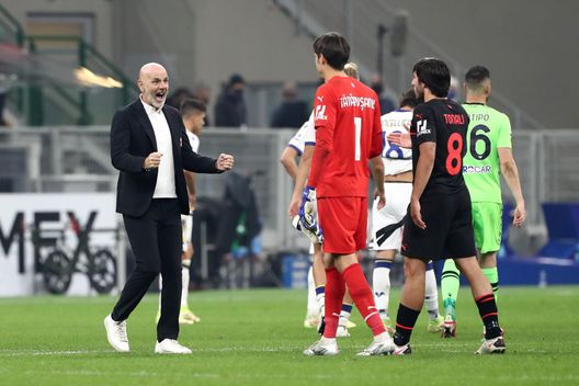 Pioli si congratula con Tatarusanu. Pioli si congratula con Tatarusanu.