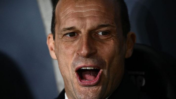Juventus' Italian head coach Massimiliano Allegri reacts prior to the Italian Serie A football match between Genoa and Juventus on May 6, 2022 at the Luigi-Ferraris stadium in Genoa. (Photo by Marco BERTORELLO / AFP) (Photo by MARCO BERTORELLO/AFP via Getty Images) Juve, Gazzetta conferma: “Max Allegri ne fa fuori un altro, via al taglio” - immagine 1