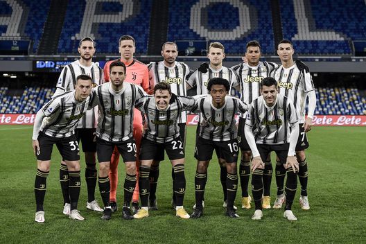 La Juventus schierata prima del match con il Napoli La Juventus schierata prima del match con il Napoli