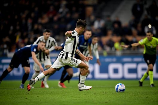 (Photo by Daniele Badolato - Juventus FC/Juventus FC via Getty Images) Telenovela Dybala: il derby milanese di mercato si infiamma?- immagine 2