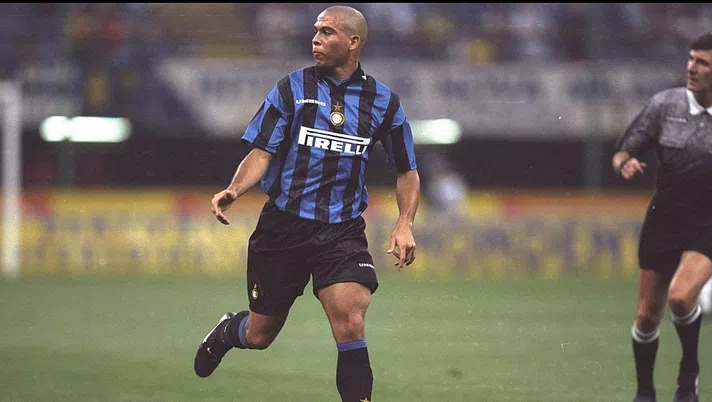 GALLERY – Sport e fumo, binomio consolidato? Ecco otto giocatori sorpresi a fumare. Anche tre ex interisti- immagine 1