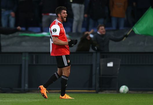 ROTTERDAM, NETHERLANDS - APRIL 07: Marcos Senesi, Captain of Feyenoord celebrates scoring the second goal during the UEFA Conference League Quarter Final Leg One match between Feyenoord and Slavia Praha at the Stadium Feijenoord 'De Kuip' on April 07, 2022 in Rotterdam, Netherlands. (Photo by Dean Mouhtaropoulos/Getty Images) Ciao, ciao Milenkovic: la Fiorentina sceglie il suo sostituto- immagine 2