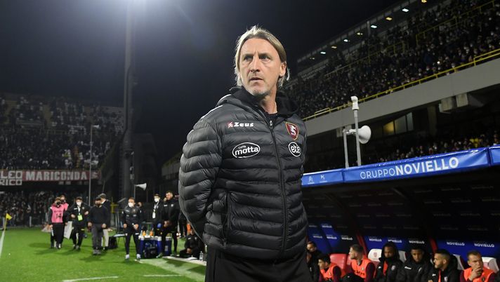 SALERNO, ITALY - FEBRUARY 19: Davide Nicola US Salernitana coach during the Serie A match between US Salernitana and AC Milan at Stadio Arechi on February 19, 2022 in Salerno, Italy. (Photo by Francesco Pecoraro/Getty Images)