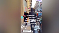 VIDEO Totti, l’ex capitano giallorosso e la passeggiata in incognito in città: ‘Er Pupone’ passa inosservato tra la folla…