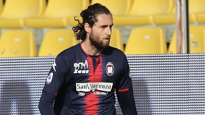 Niccolò Zanellato (ex centrocampista AC Milan), qui con la maglia del Crotone, si trasferisce al Monza | Calciomercato Serie B News (Getty Images) 