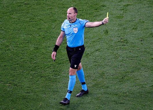 (Photo by Laszlo Balogh - Pool/Getty Images) Dopo il derby catalano, continua la punizione per Mateu: non arbitrerà negli ottavi di Coppa- immagine 2