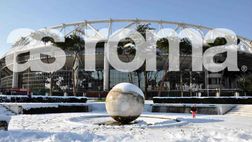 Piumini e palle di neve, gli spalti in festa nonostante il gelo
