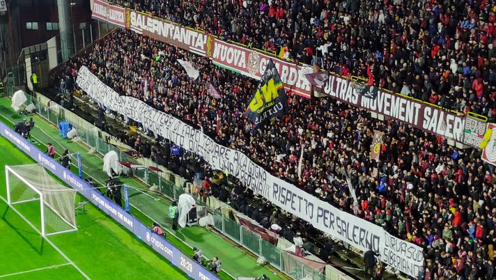 Derby perso e toni duri: curva Salernitana “Gogna e vergogna…” Derby perso e toni duri: curva Salernitana “Gogna e vergogna…” - immagine 1