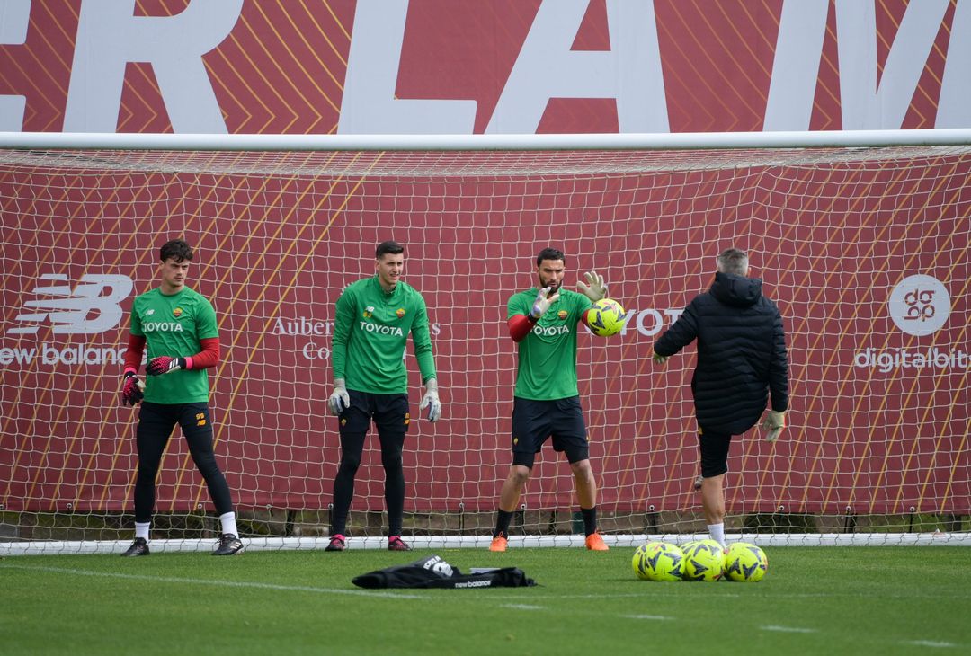 Roma, ultimo allenamento prima del match contro la Cremonese – FOTO GALLERY - immagine 11